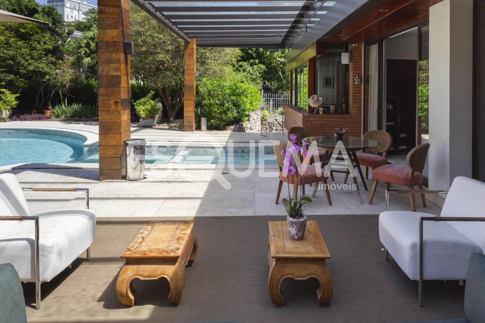 Casa bem localizada e espaçosa - Imagem 5