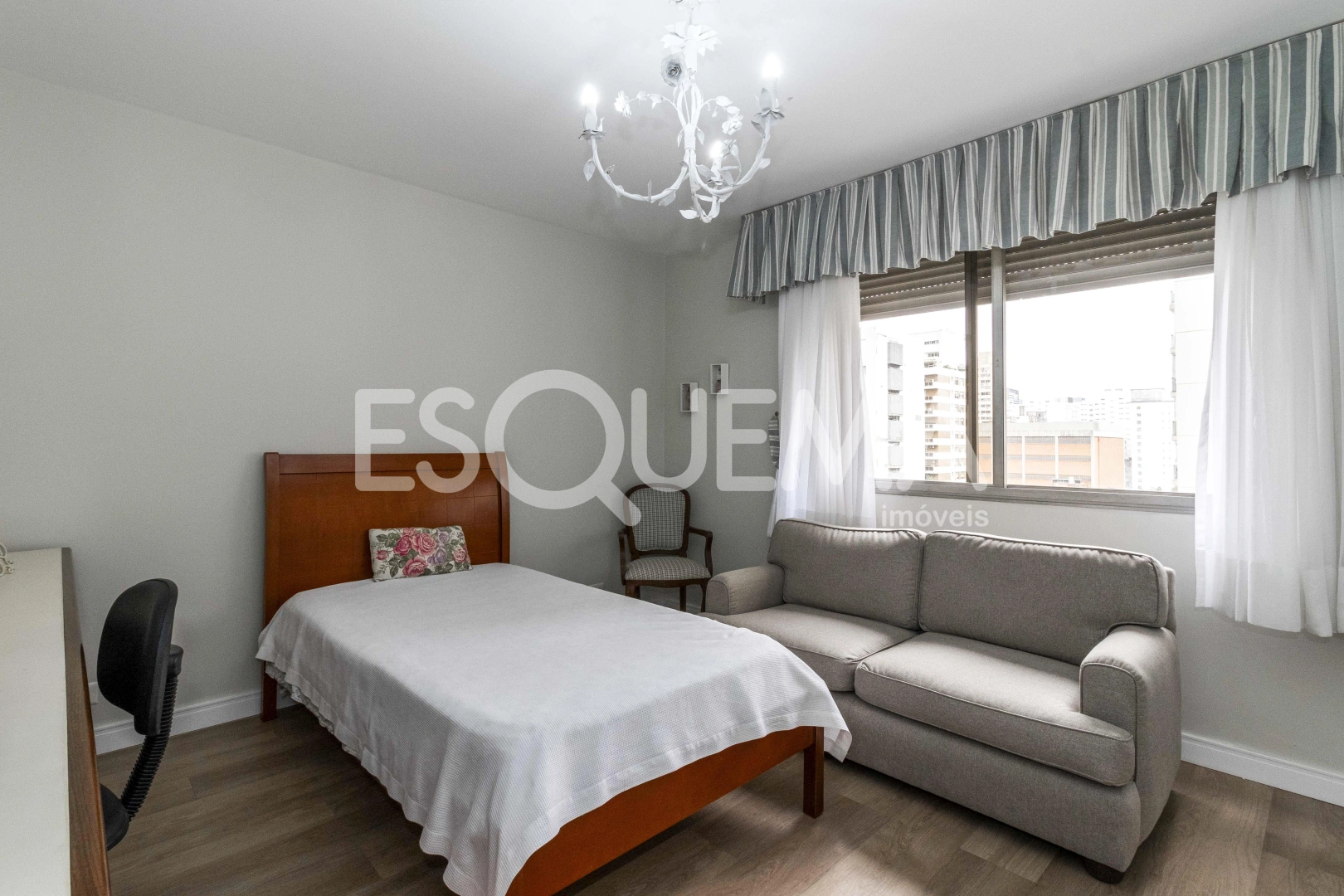 Apartamento reformado, elegante e bem localizado - Imagem 11