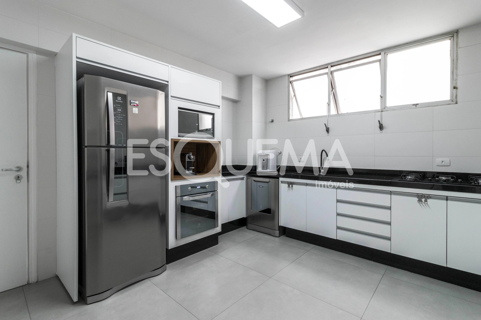 Apartamento reformado, elegante e bem localizado - Imagem 15