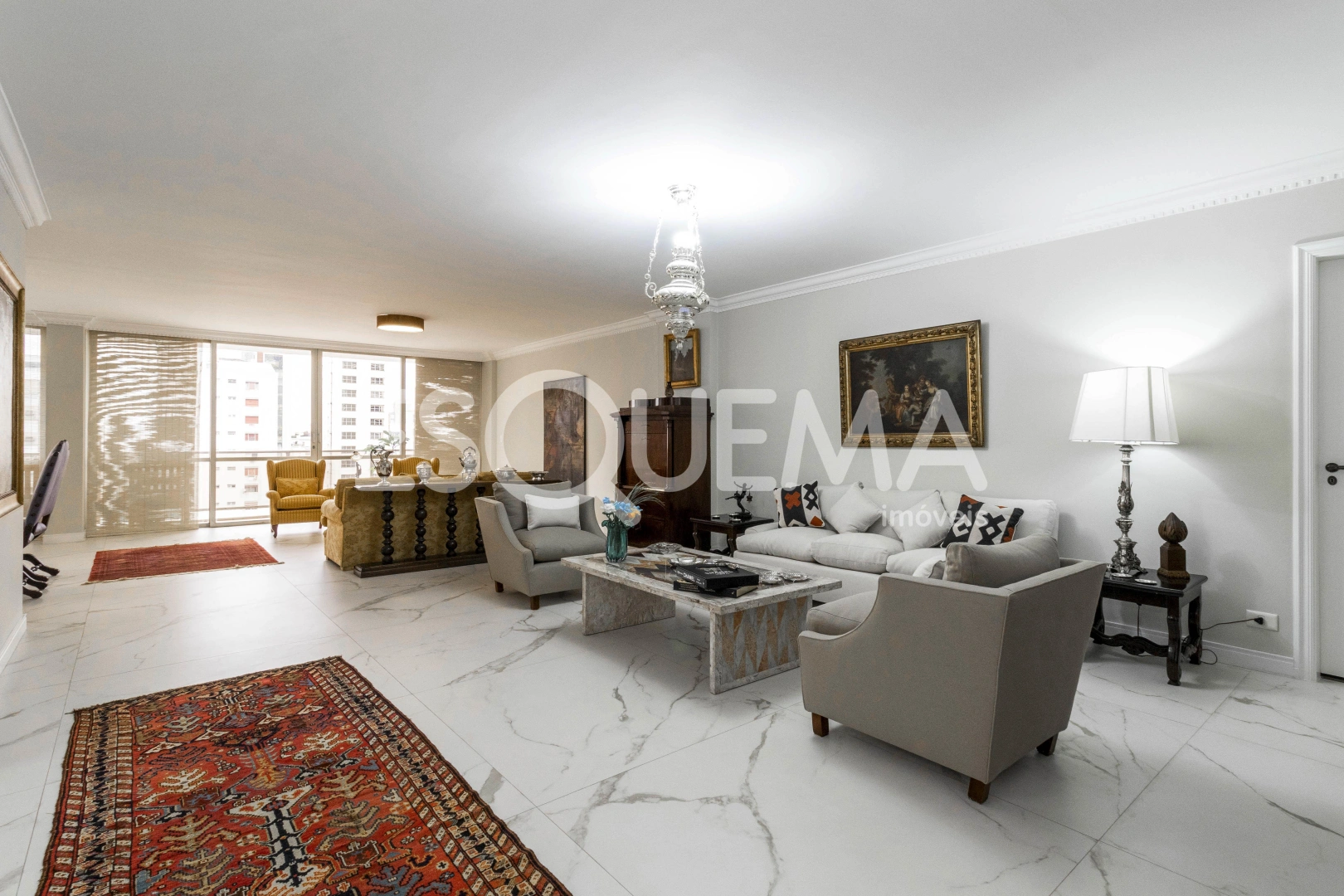 Apartamento reformado, elegante e bem localizado - Imagem 1
