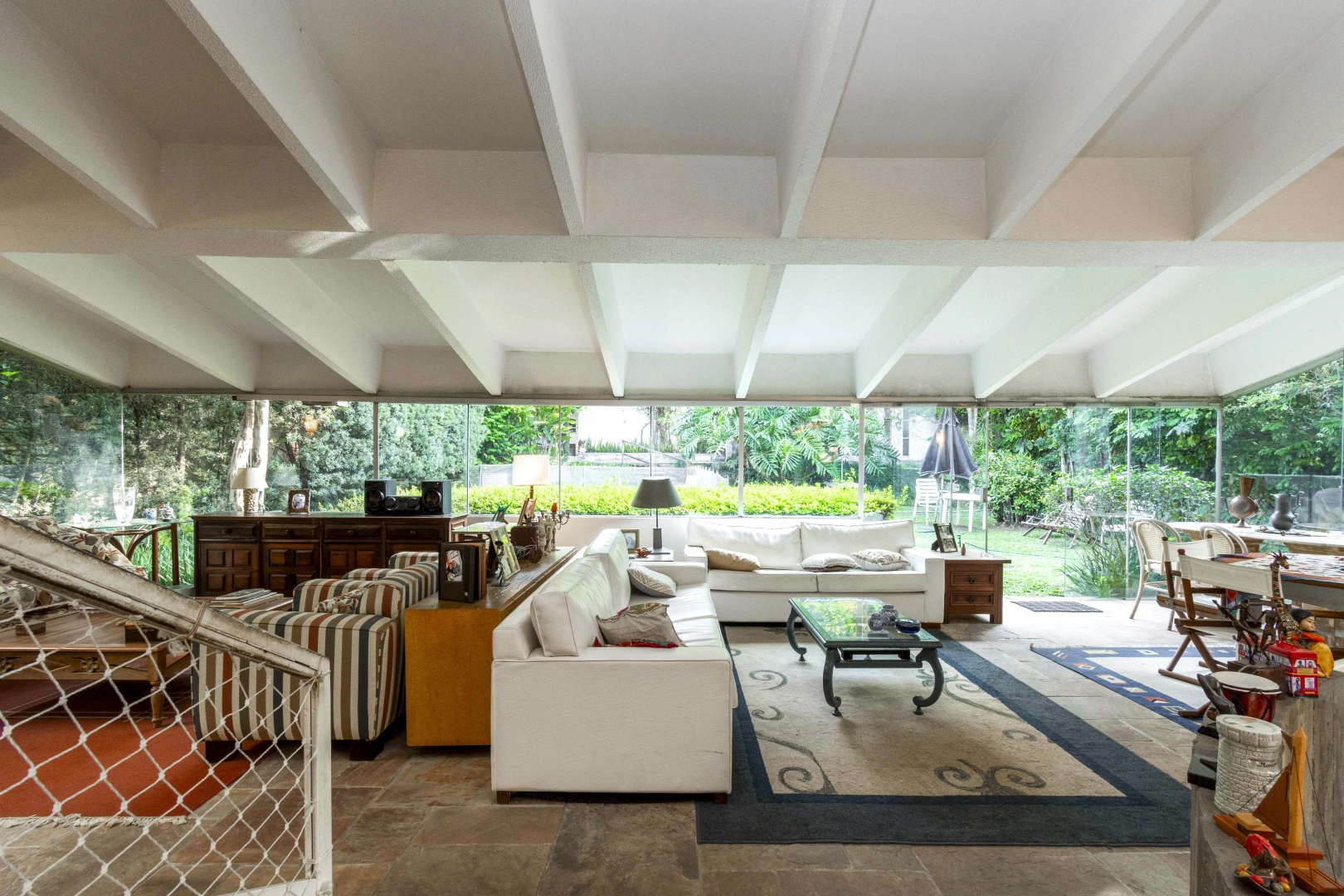 Casa em rua arborizada e tranquila - Imagem 2