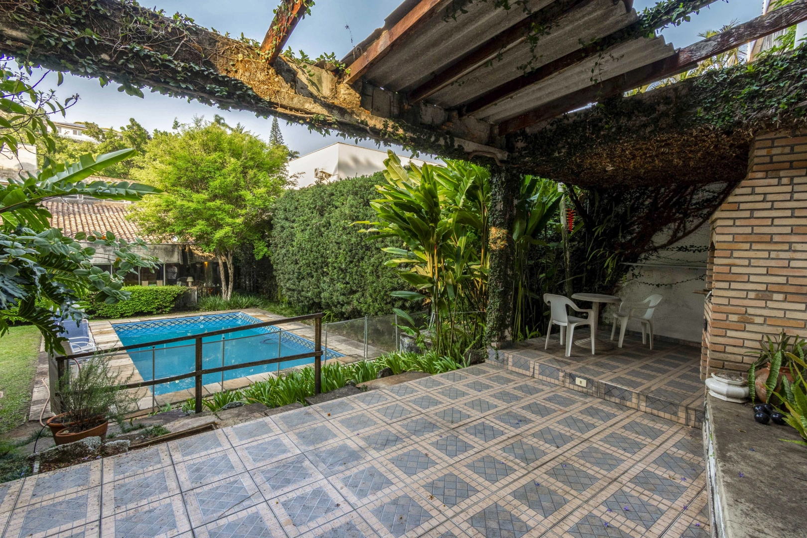 Casa em rua arborizada e tranquila - Imagem 5