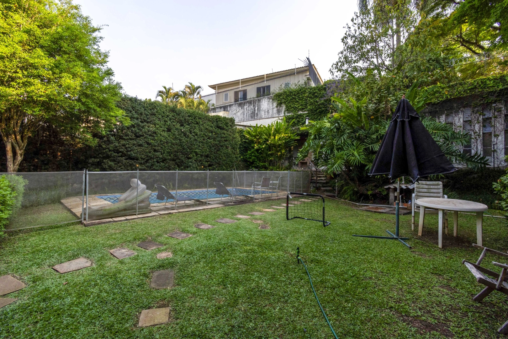 Casa em rua arborizada e tranquila - Imagem 6