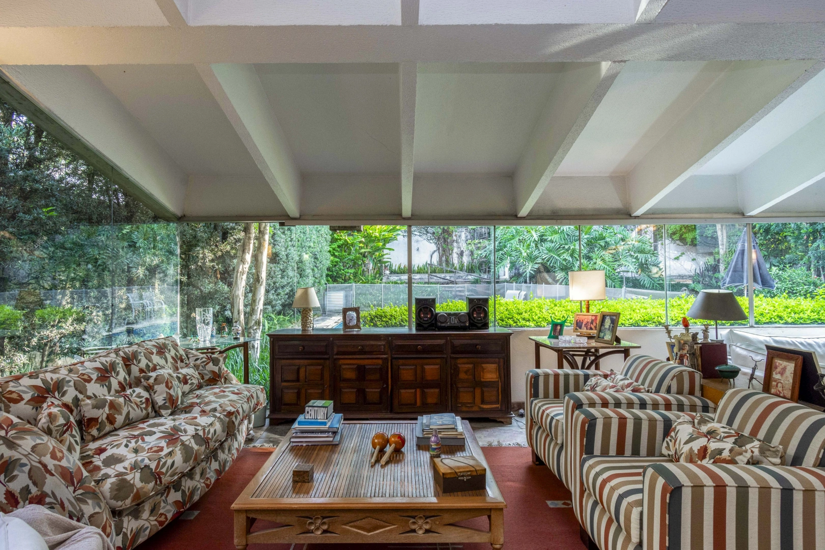 Casa em rua arborizada e tranquila - Imagem 7