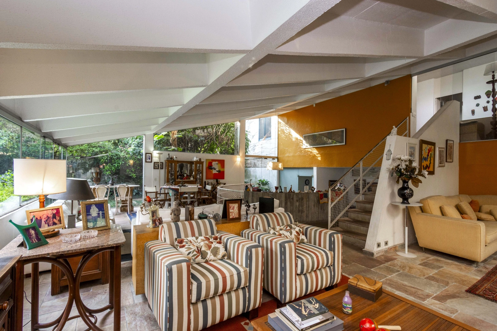 Casa em rua arborizada e tranquila - Imagem 8