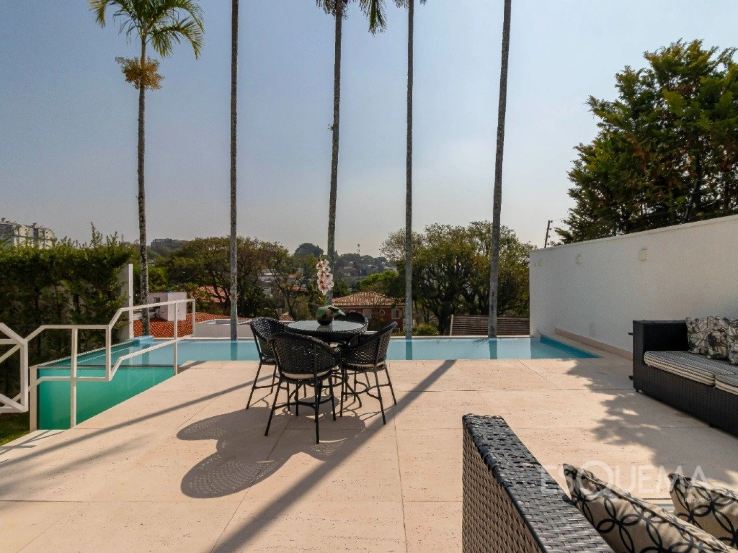 Casa reformada com vista privilegiada - Imagem 2