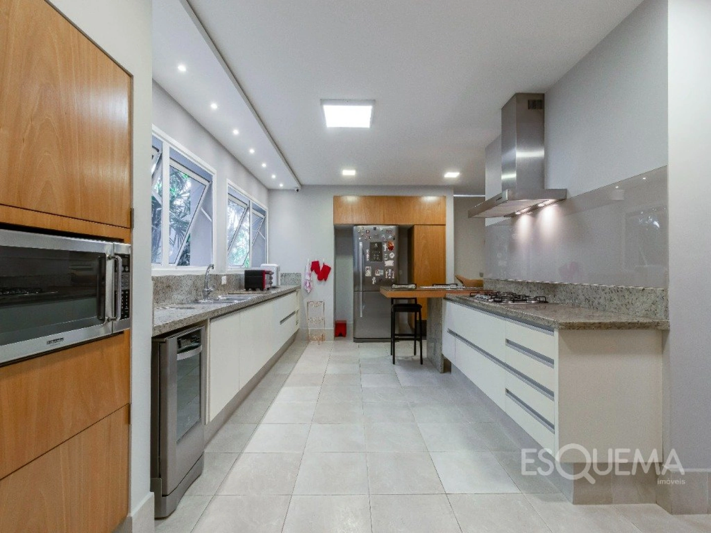 Casa reformada com vista privilegiada - Imagem 8