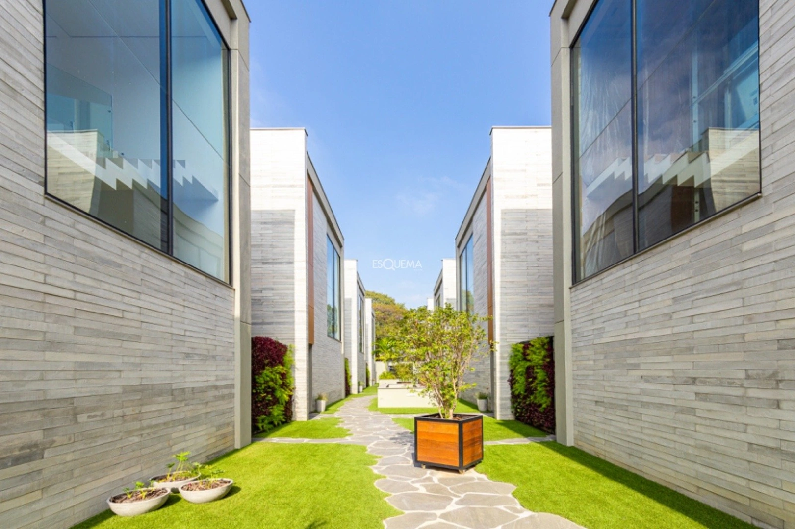 Casa nova de condominio com projeto de João Armentano - Imagem 13