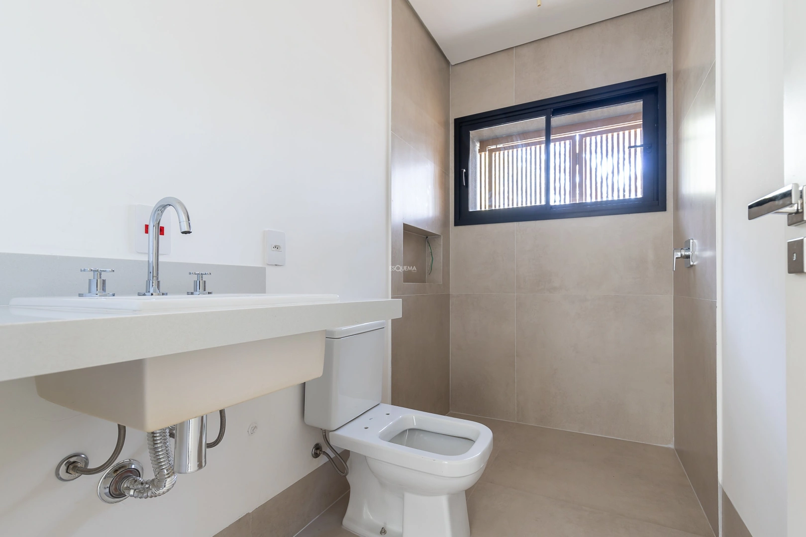 Casa nova de condominio com projeto de João Armentano - Imagem 9
