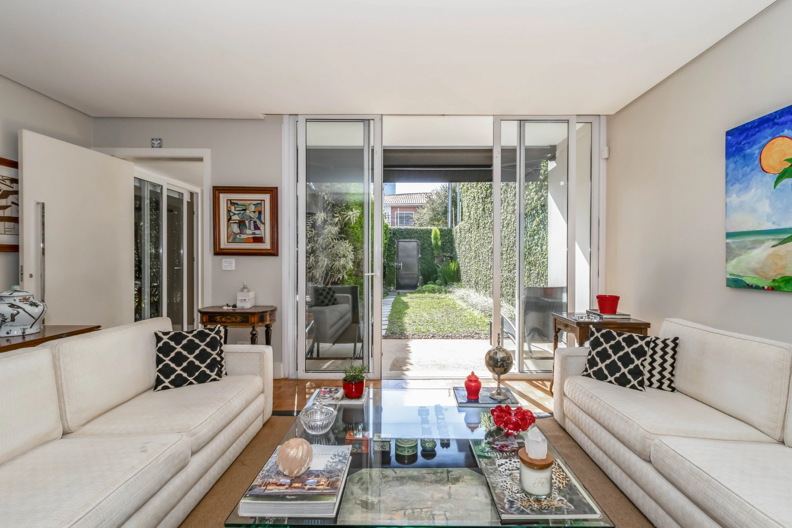 Casa bem localizada com área gourmet - Imagem 3