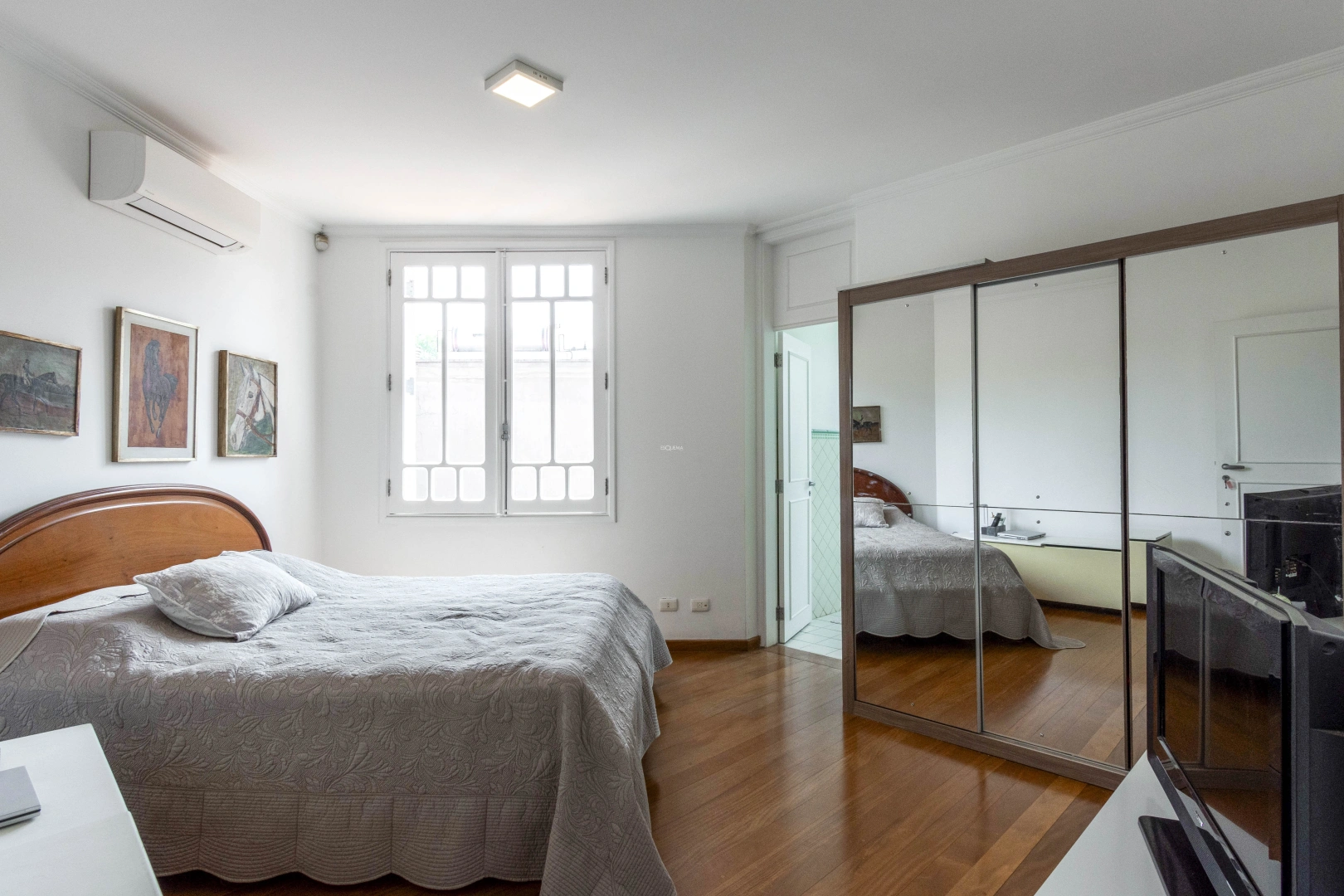 Casa com jardim amplo e piscina - Imagem 10