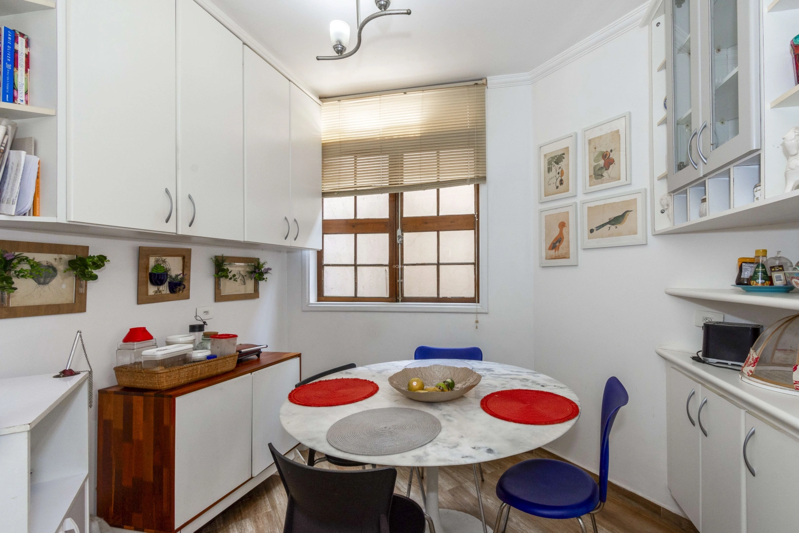 Casa com jardim amplo e piscina - Imagem 11