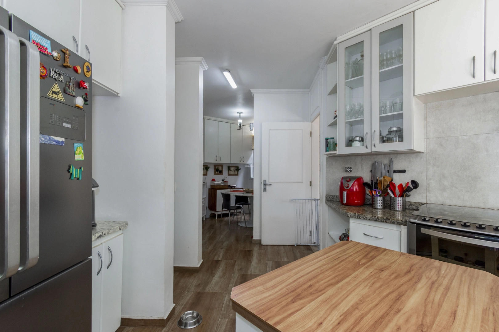 Casa com jardim amplo e piscina - Imagem 13