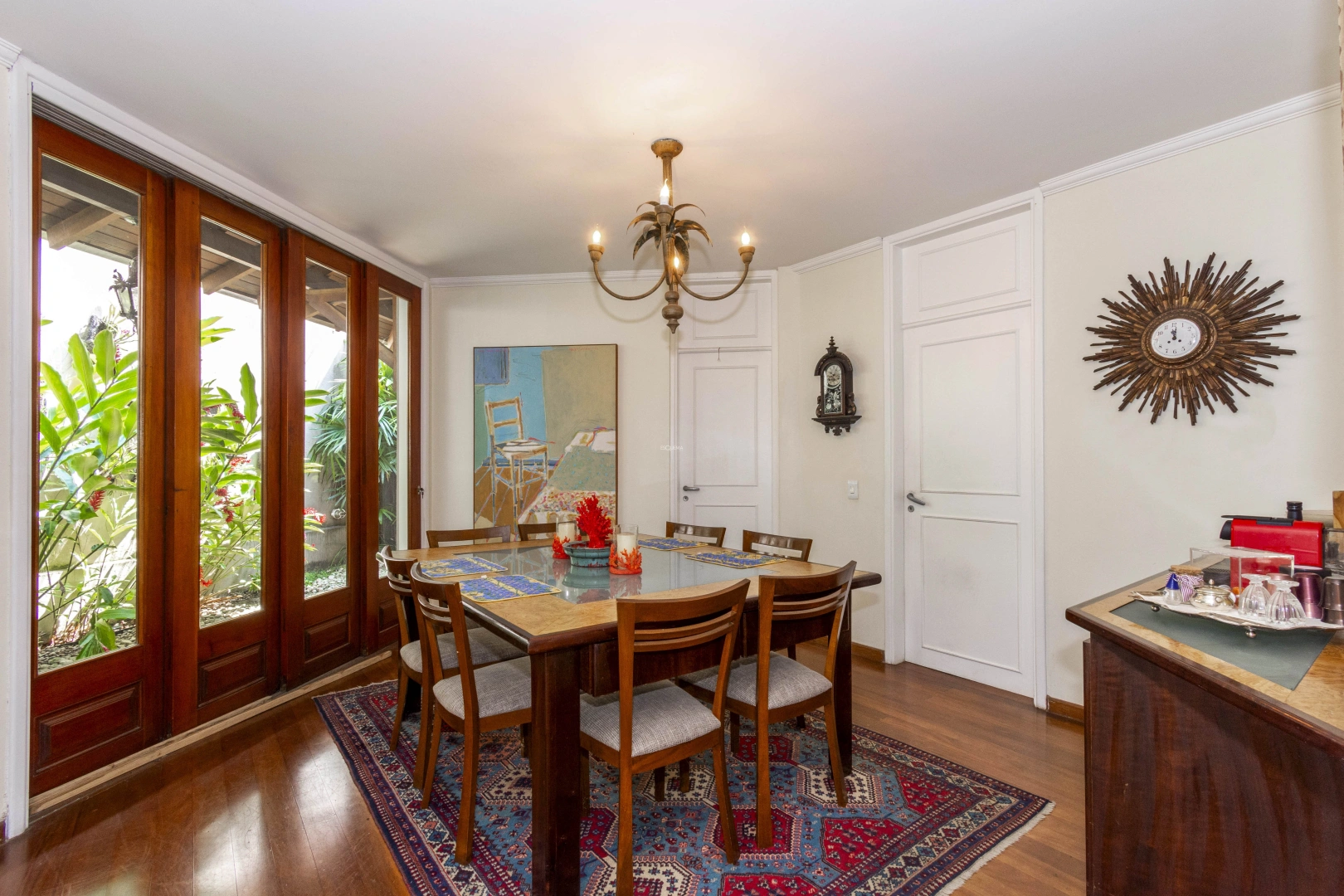 Casa com jardim amplo e piscina - Imagem 5
