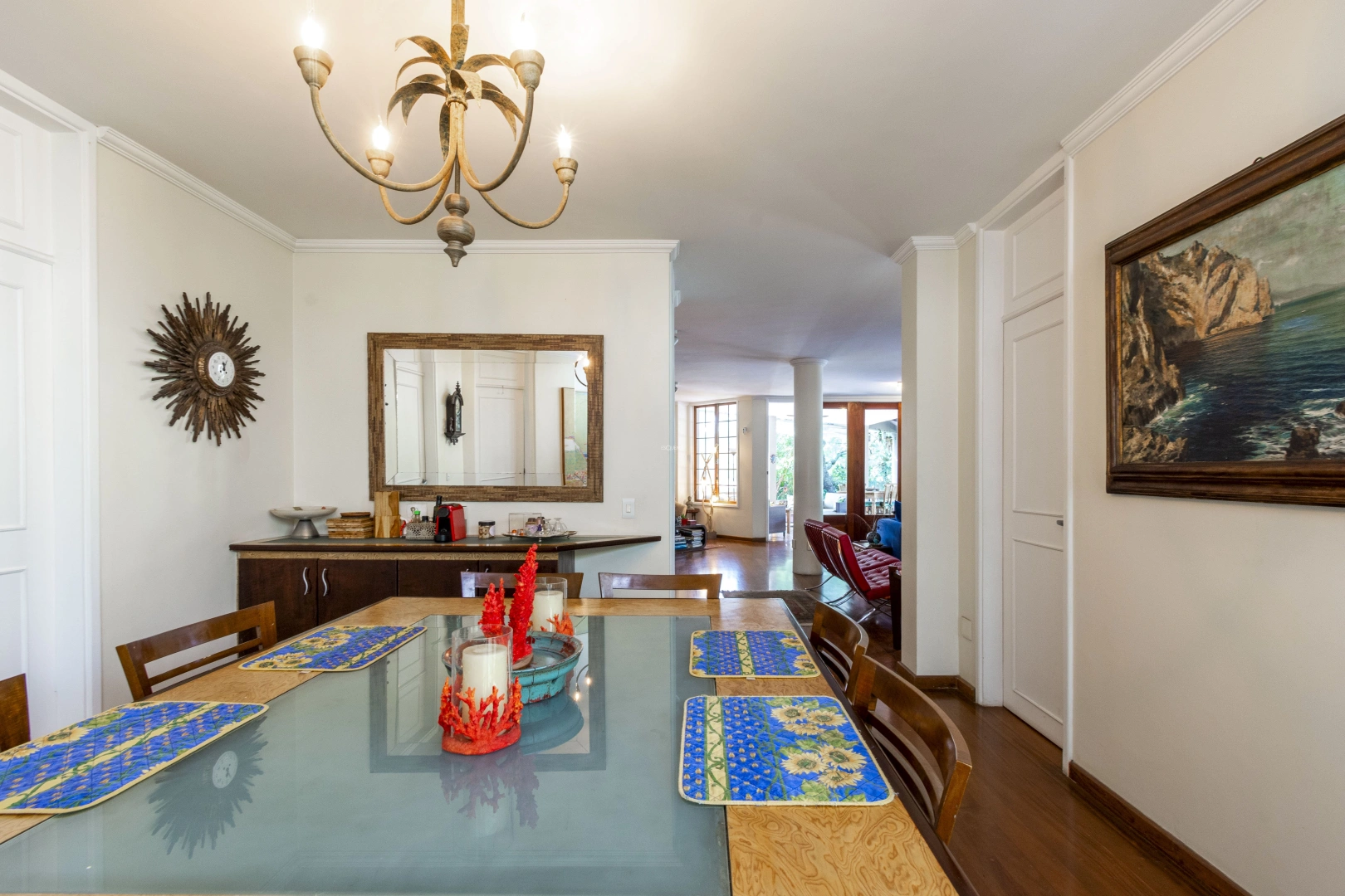 Casa com jardim amplo e piscina - Imagem 6
