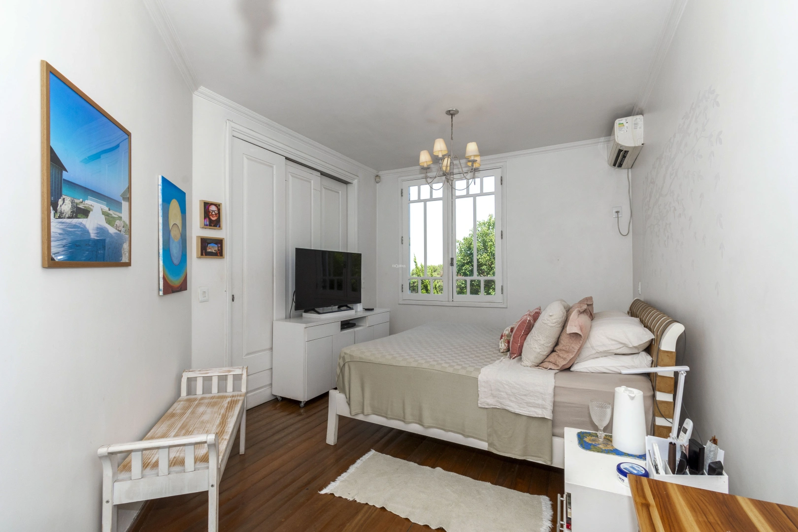 Casa com jardim amplo e piscina - Imagem 7