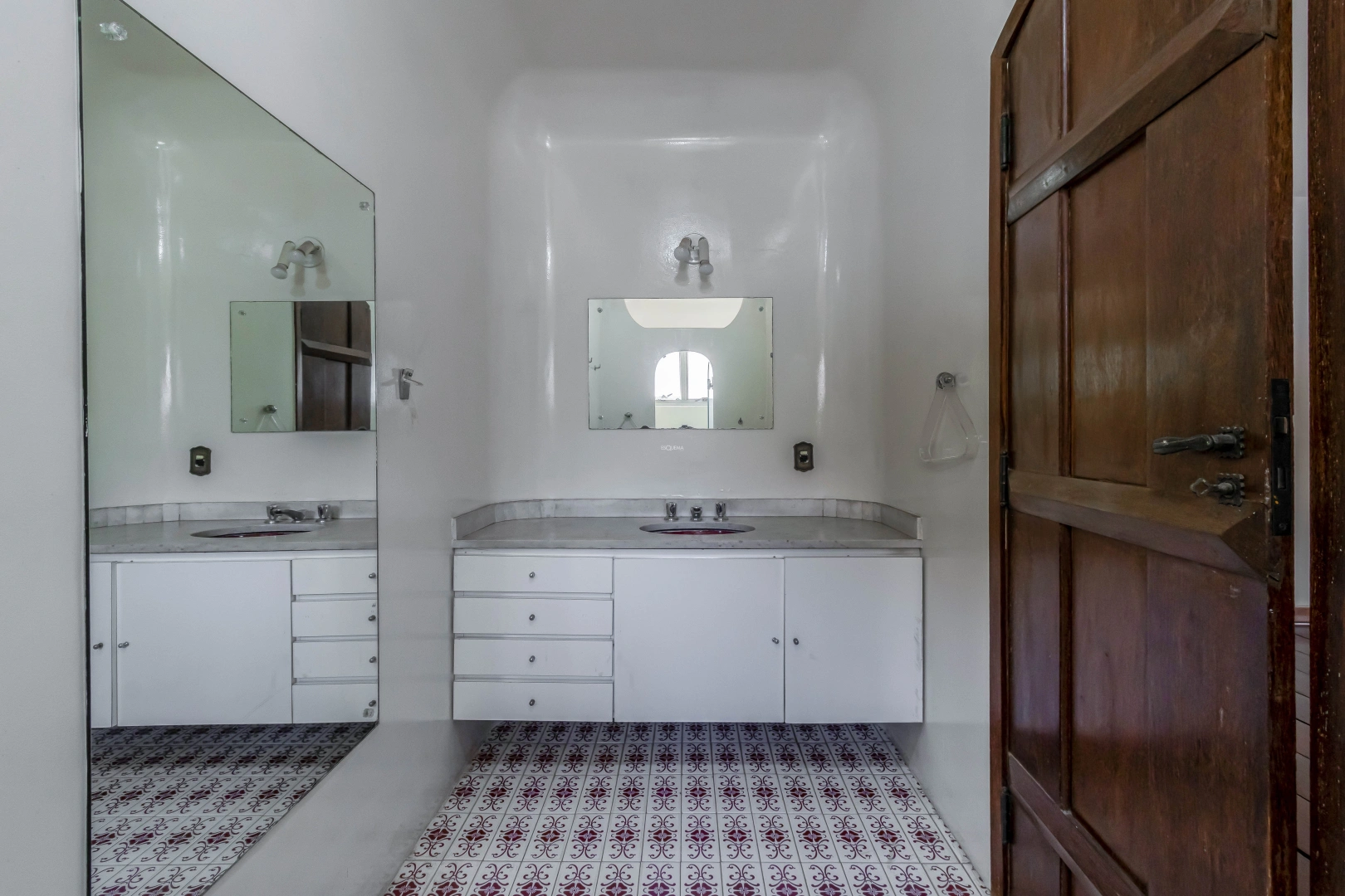 Casa com grande potencial para a reforma - Imagem 10