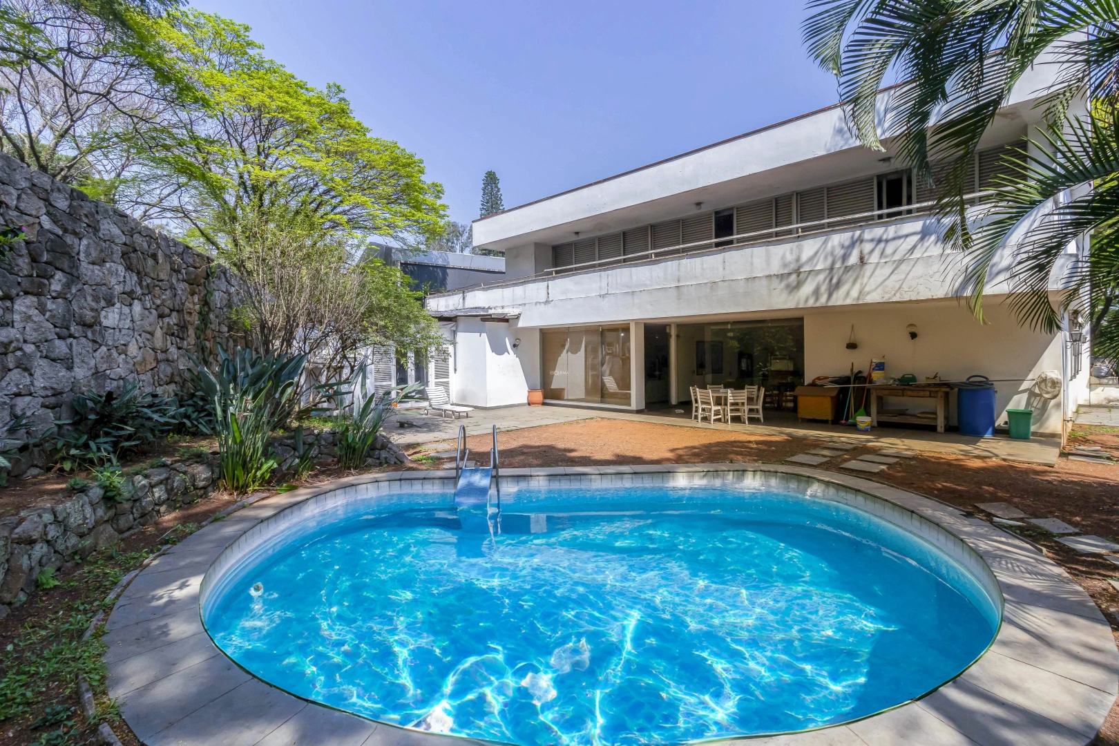 Casa com grande potencial para a reforma - Imagem 1