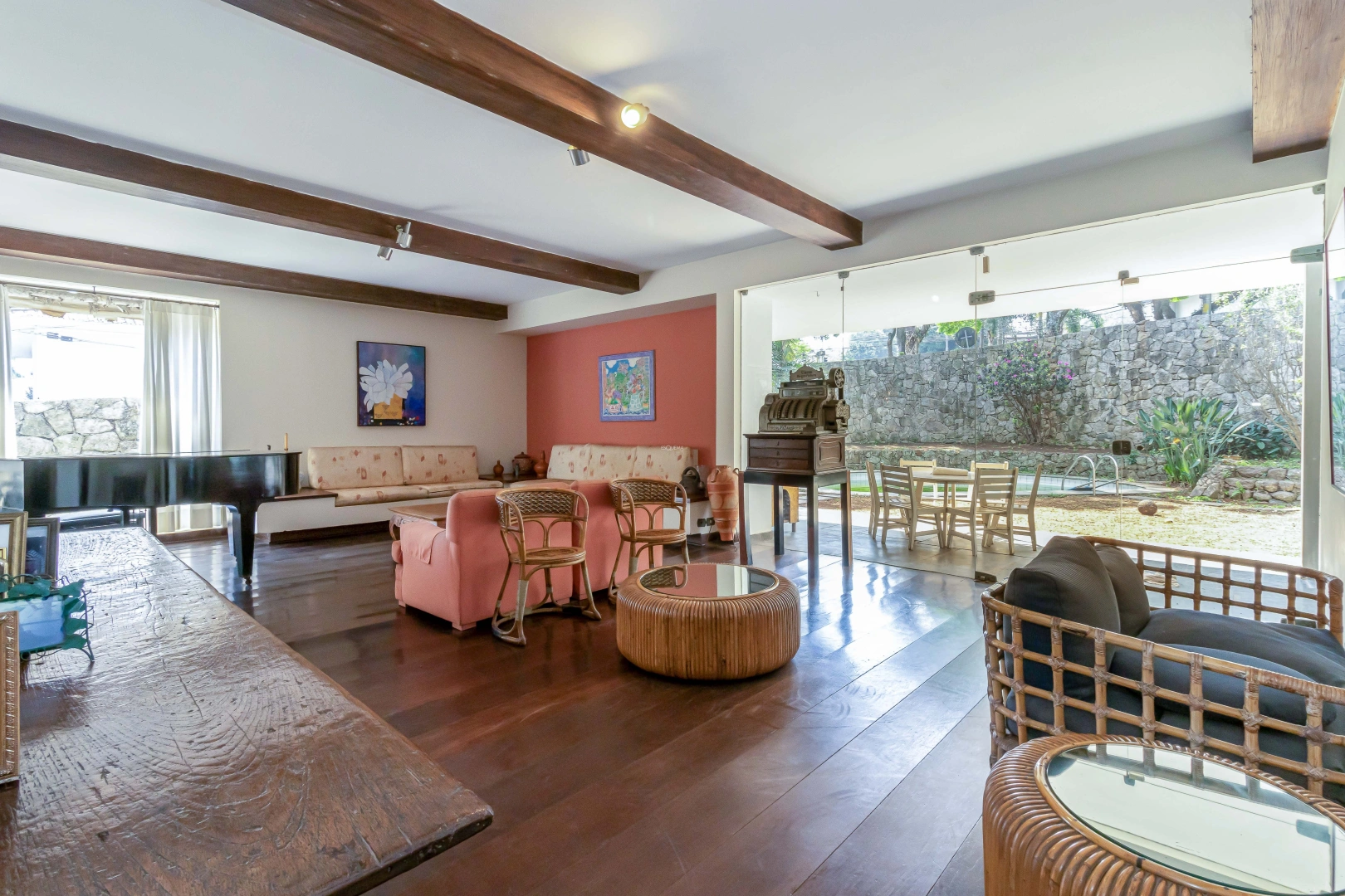 Casa com grande potencial para a reforma - Imagem 3