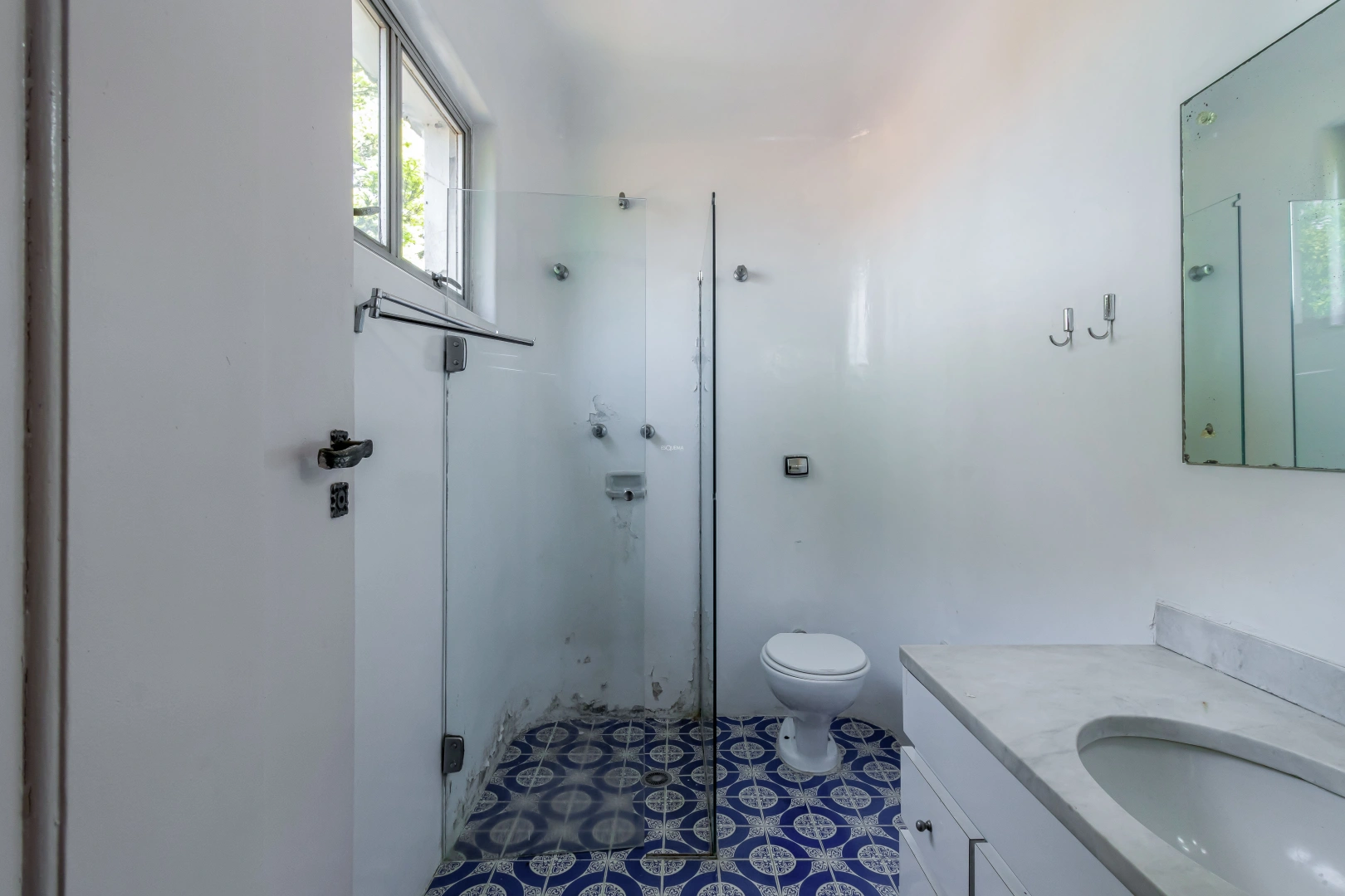 Casa com grande potencial para a reforma - Imagem 9