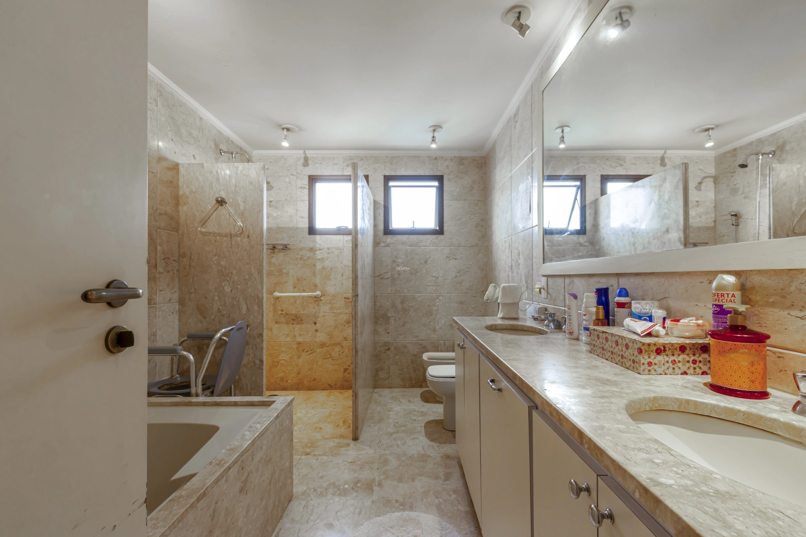 Apartamento com ampla varanda - Imagem 13