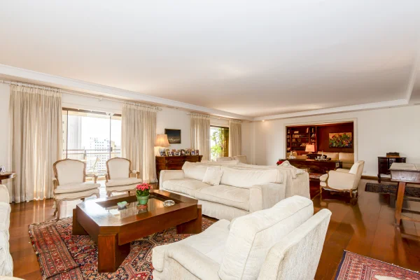 Apartamento com ampla varanda