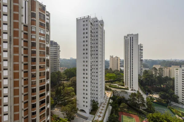 Apartamento com ampla varanda