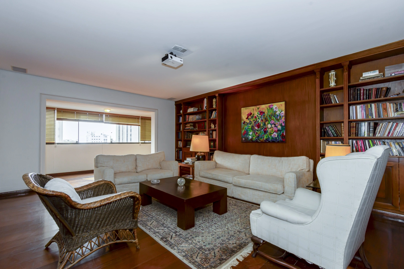Apartamento com ampla varanda - Imagem 8