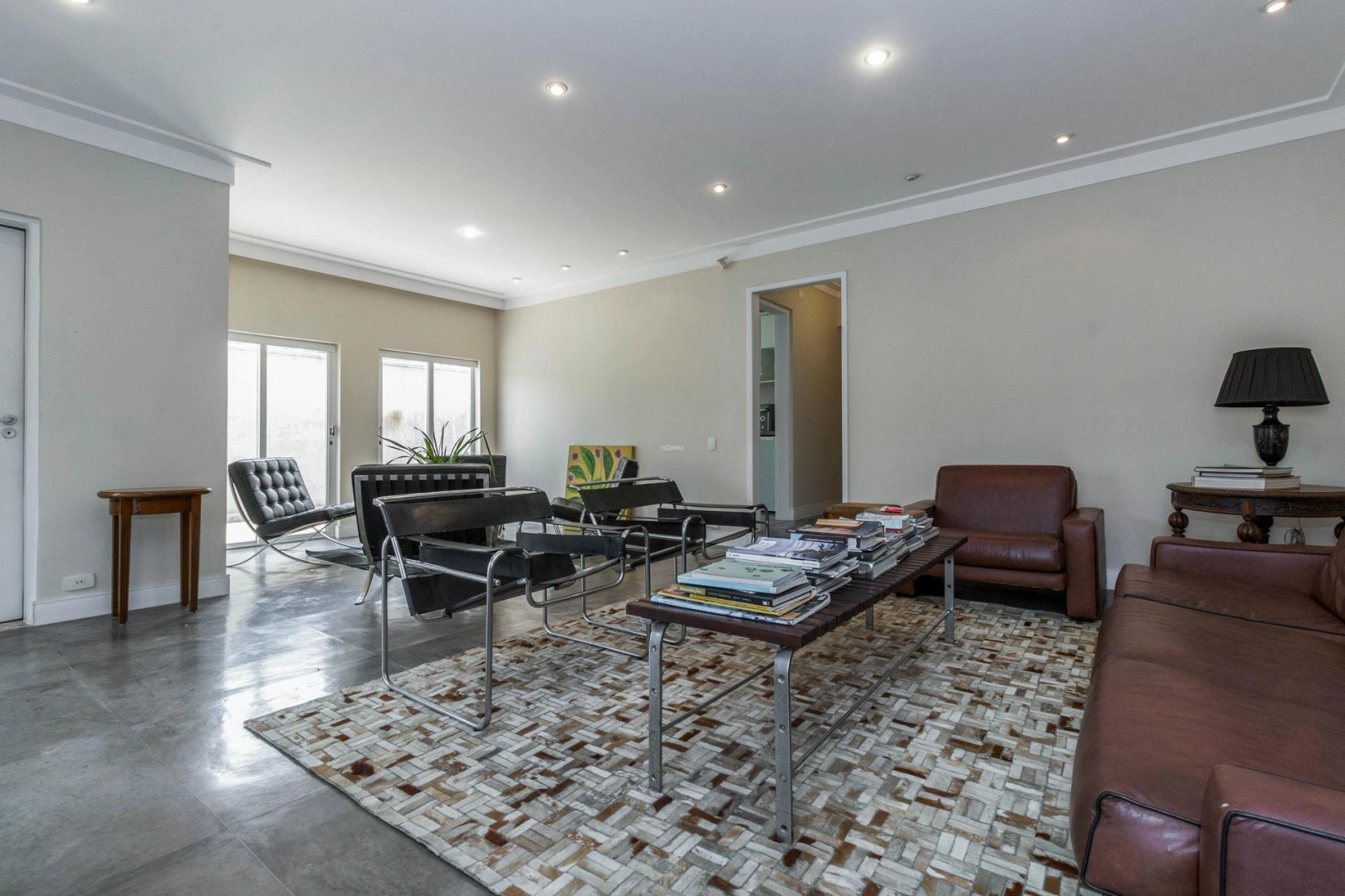 Casa com ambientes amplos e multifuncionais - Imagem 2