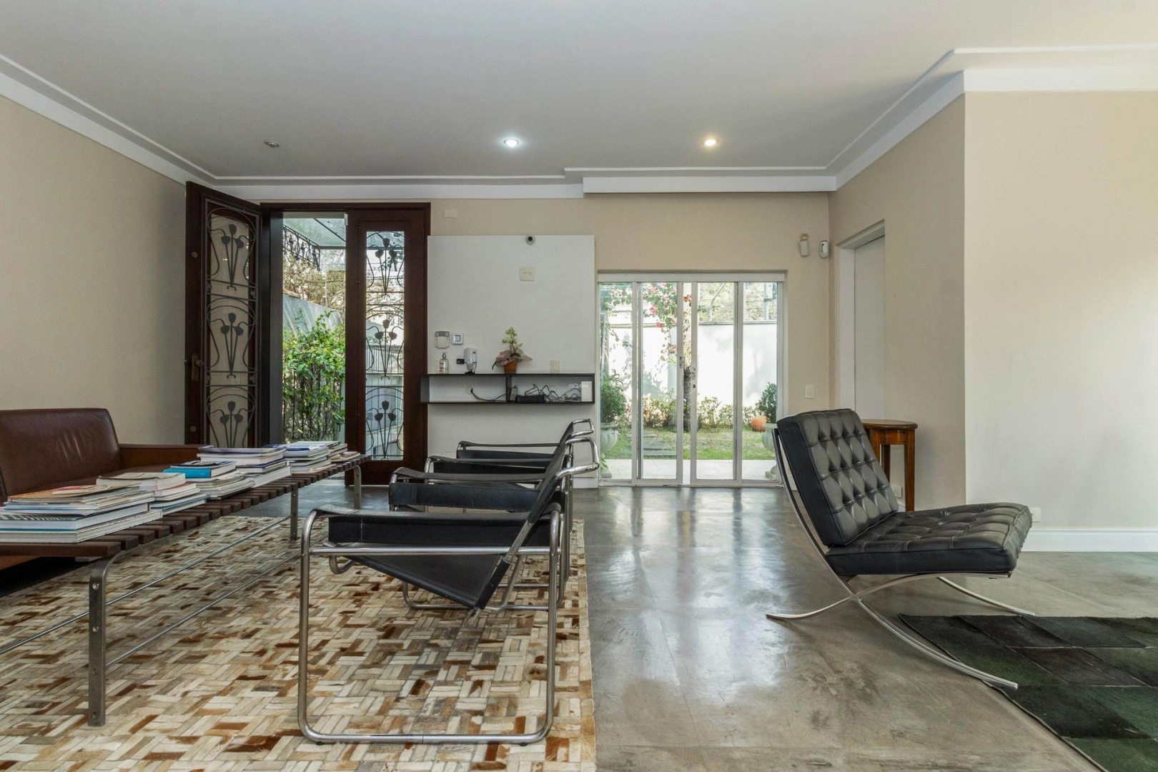 Casa com ambientes amplos e multifuncionais - Imagem 4