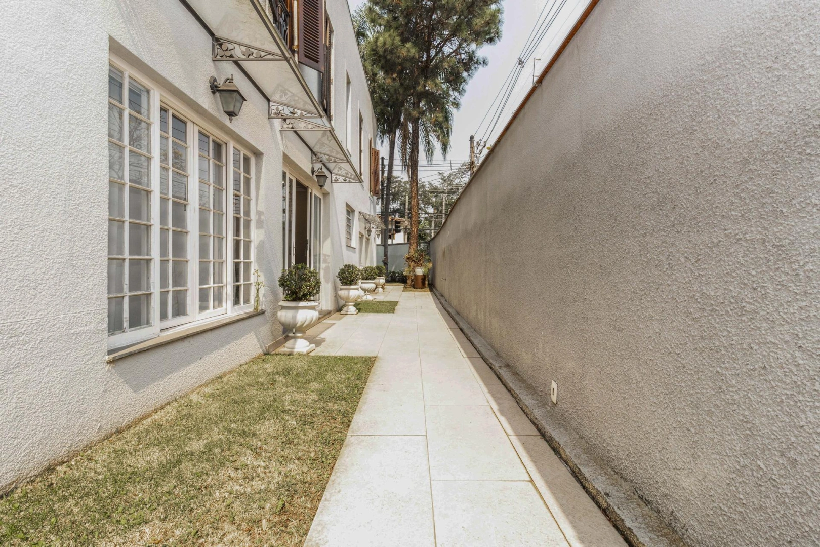 Casa com ambientes amplos e multifuncionais - Imagem 9