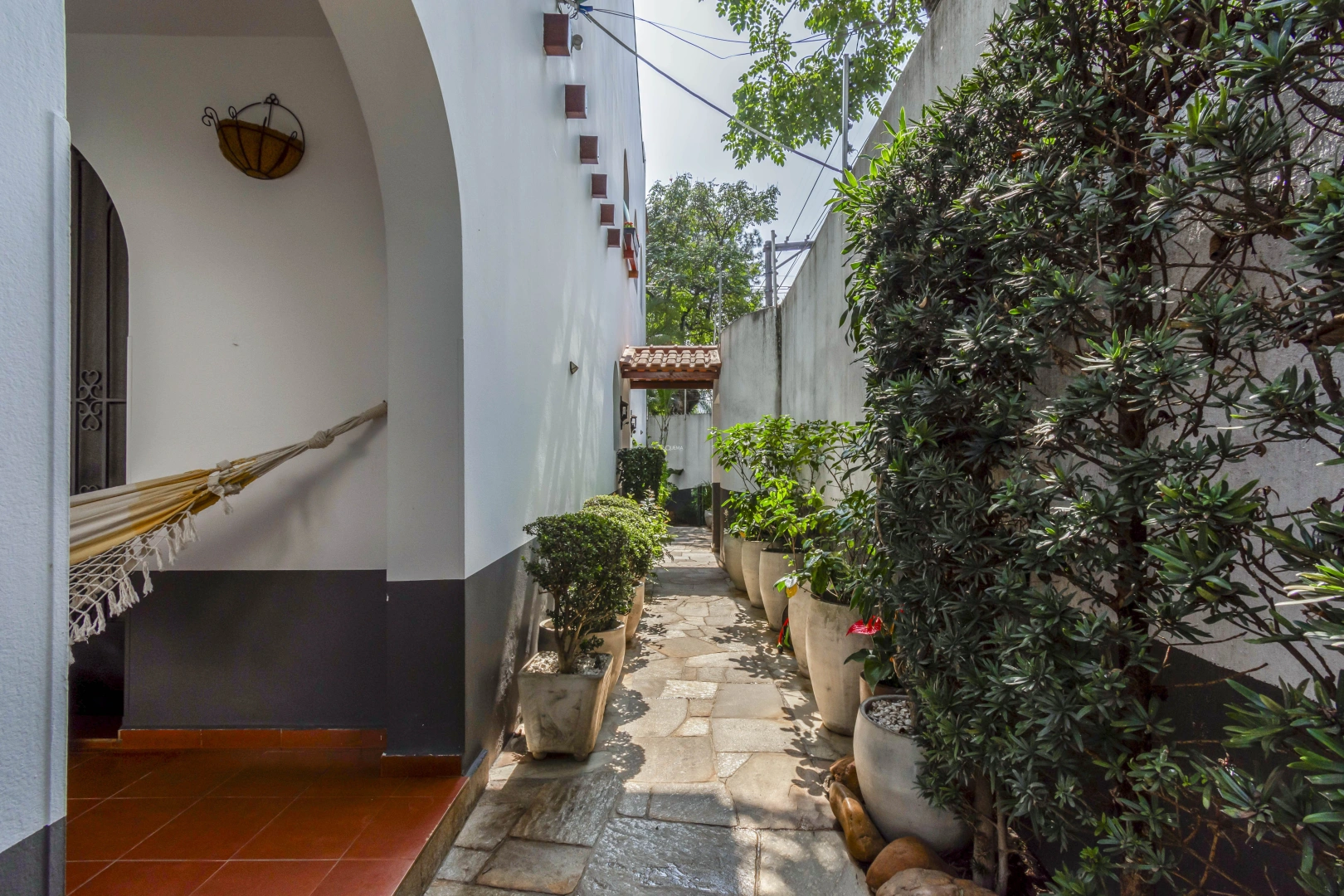 Casa de esquina em estilo mediterrâneo - Imagem 5