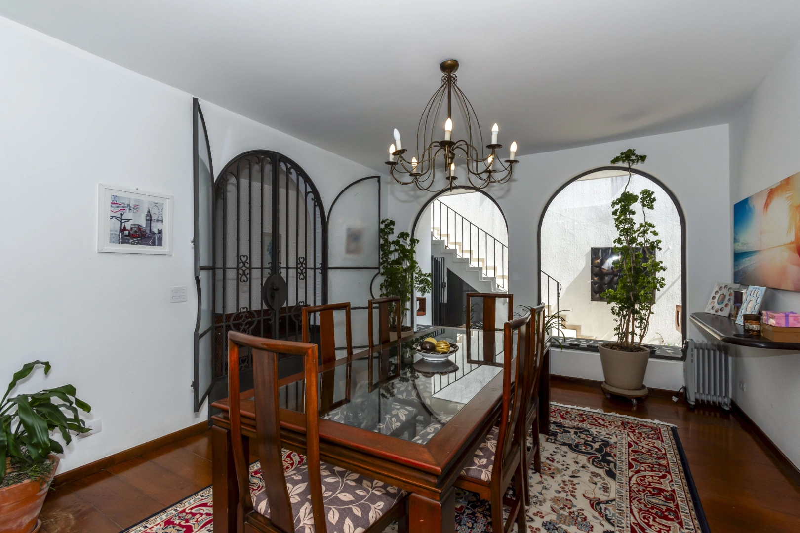 Casa de esquina em estilo mediterrâneo - Imagem 9