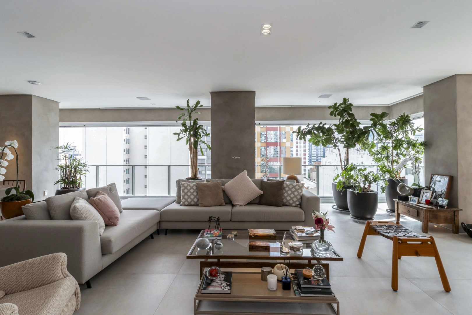 Apartamento amplo e iluminado - Imagem 1