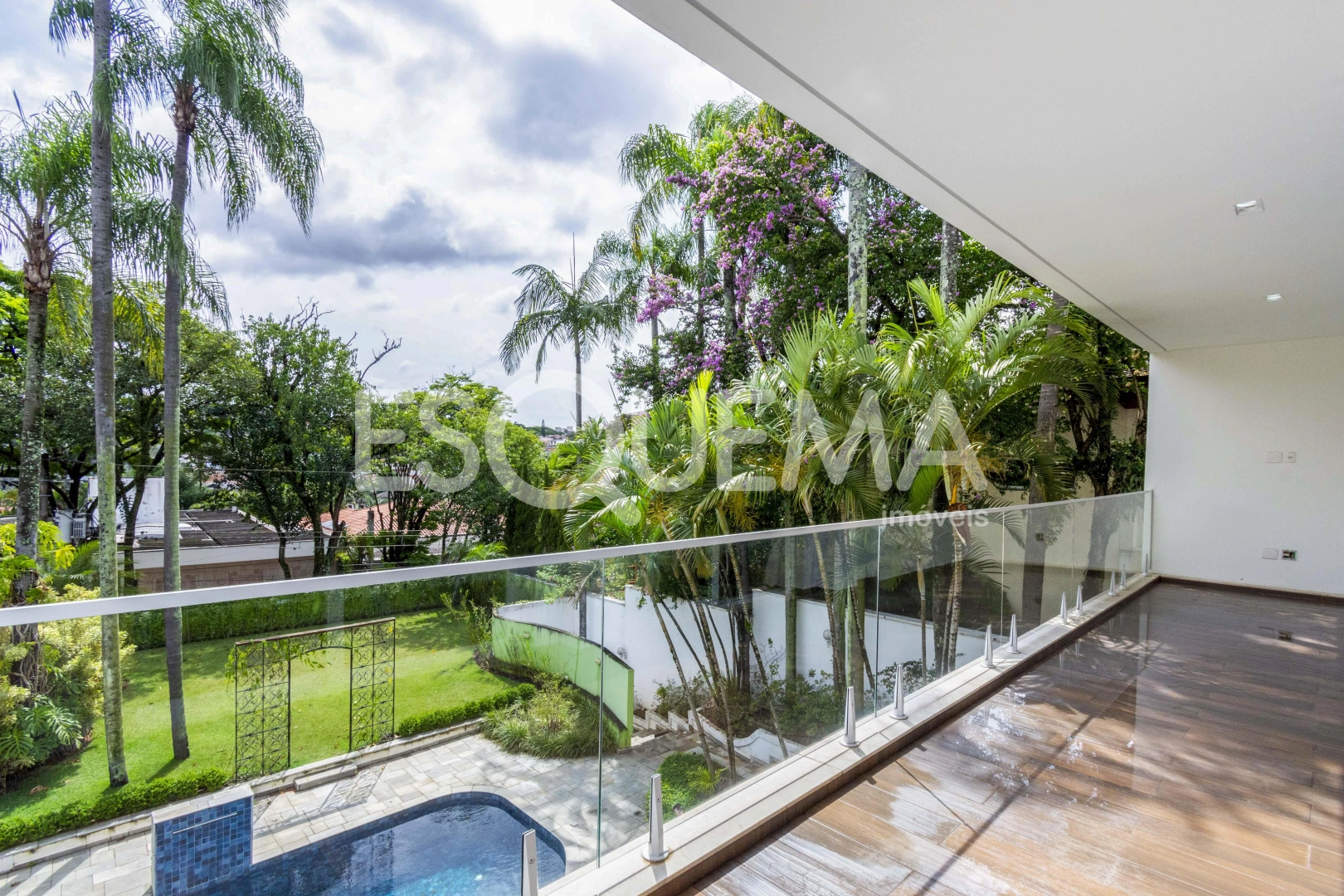 Casa ampla com piscina - Imagem 10