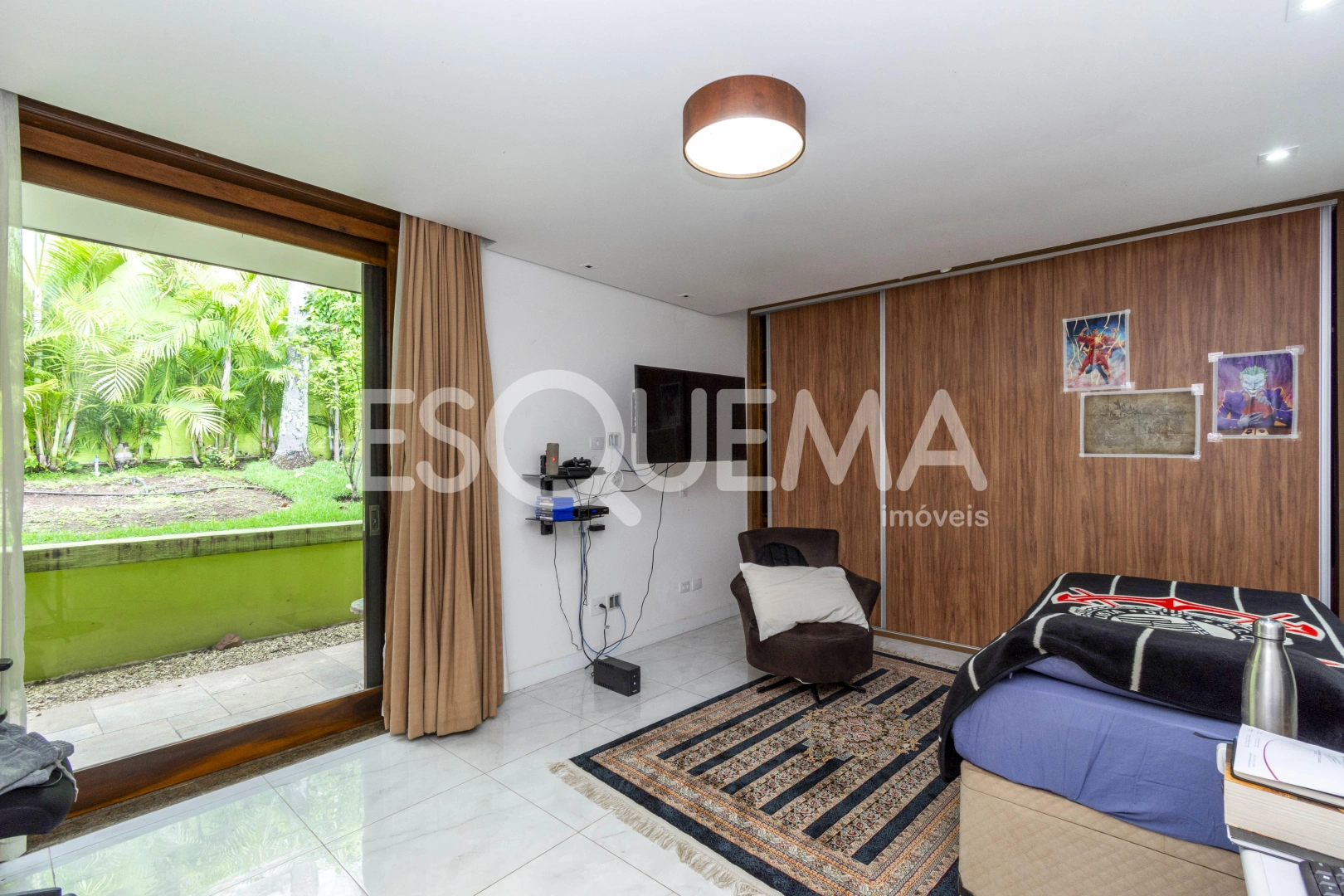 Casa ampla com piscina - Imagem 12