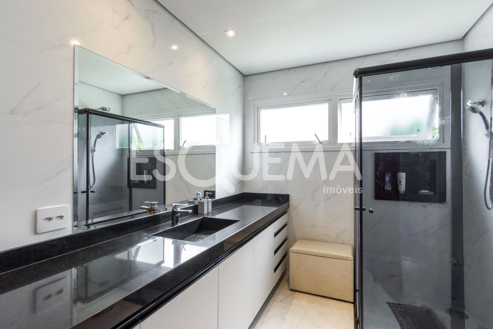 Casa ampla com piscina - Imagem 13