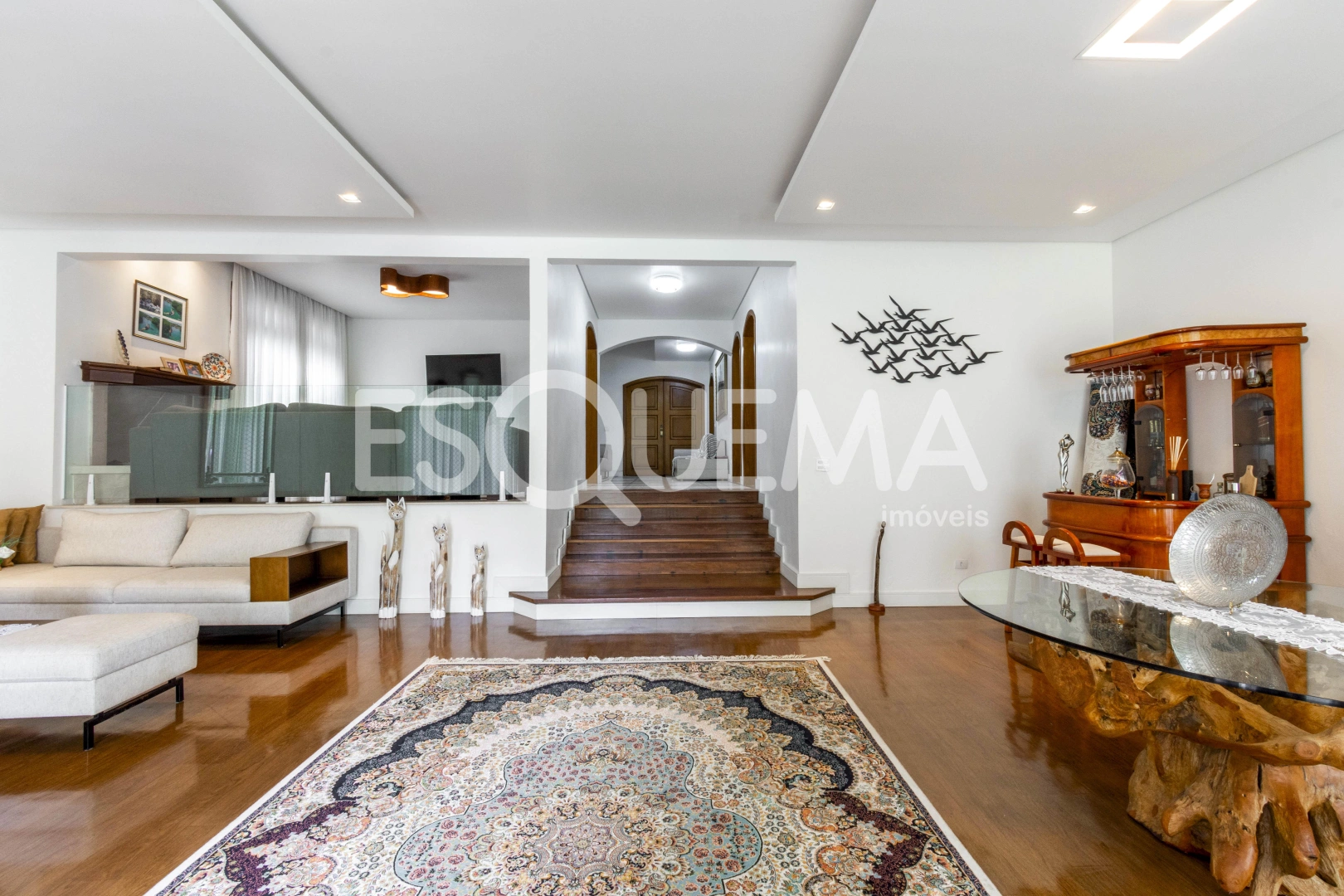 Casa ampla com piscina - Imagem 3