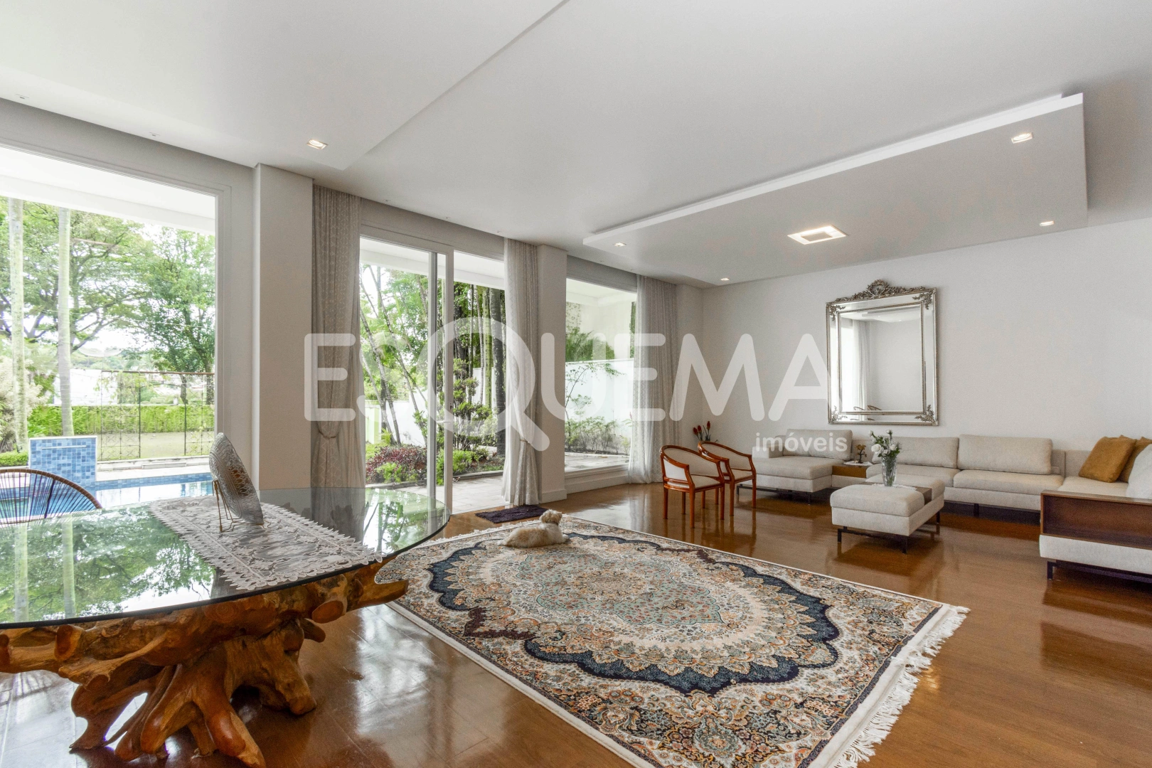 Casa ampla com piscina - Imagem 4