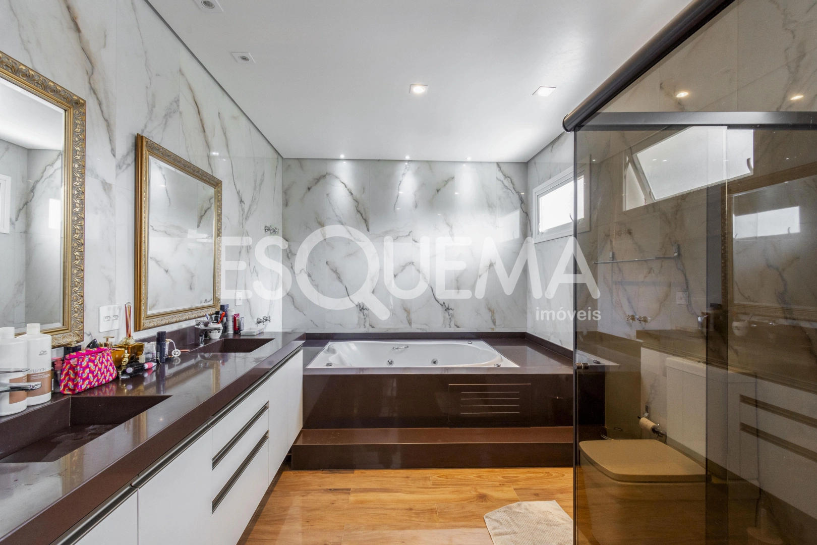 Casa ampla com piscina - Imagem 8