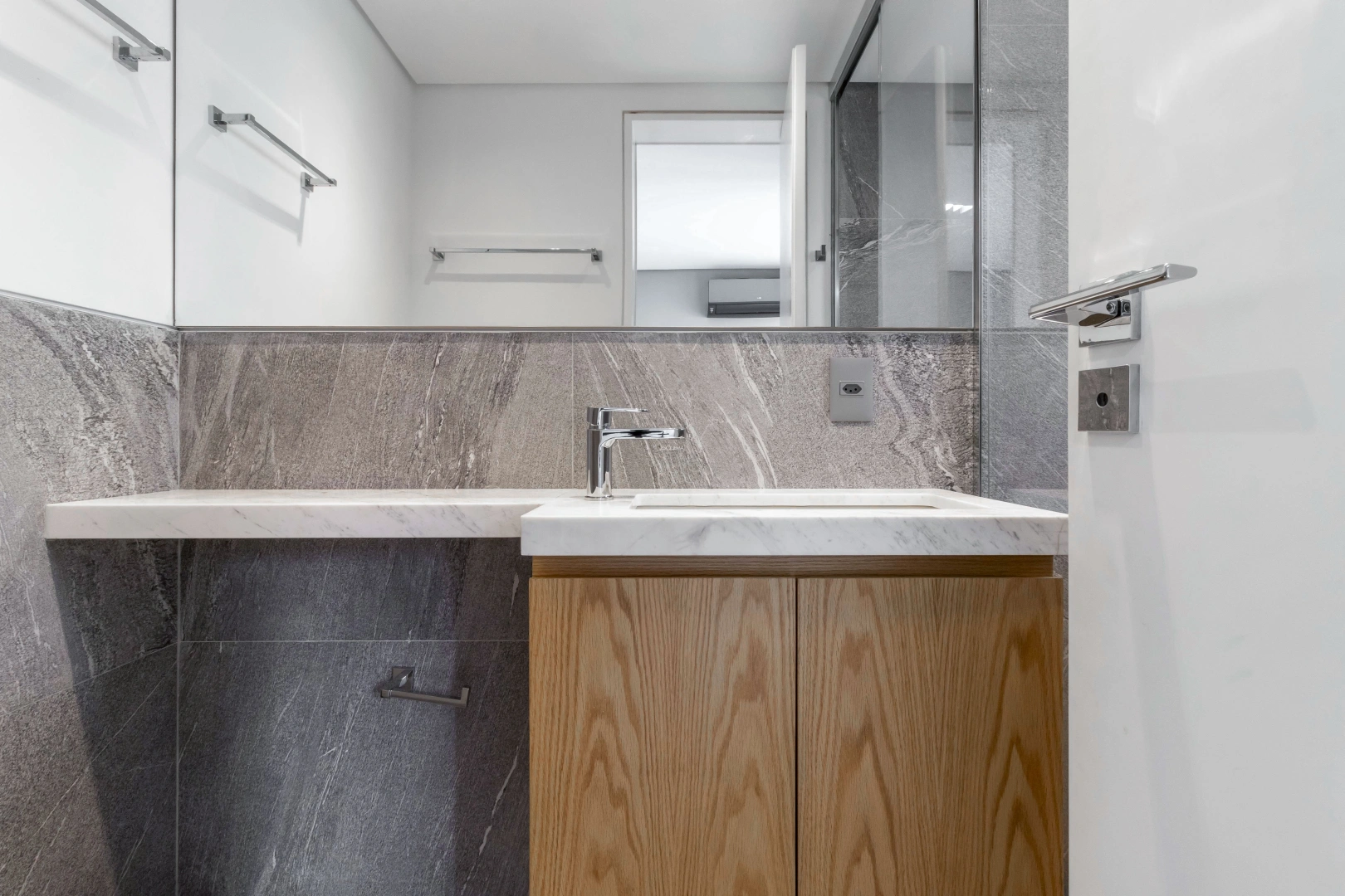 Apartamento com vista e belo living - Imagem 12
