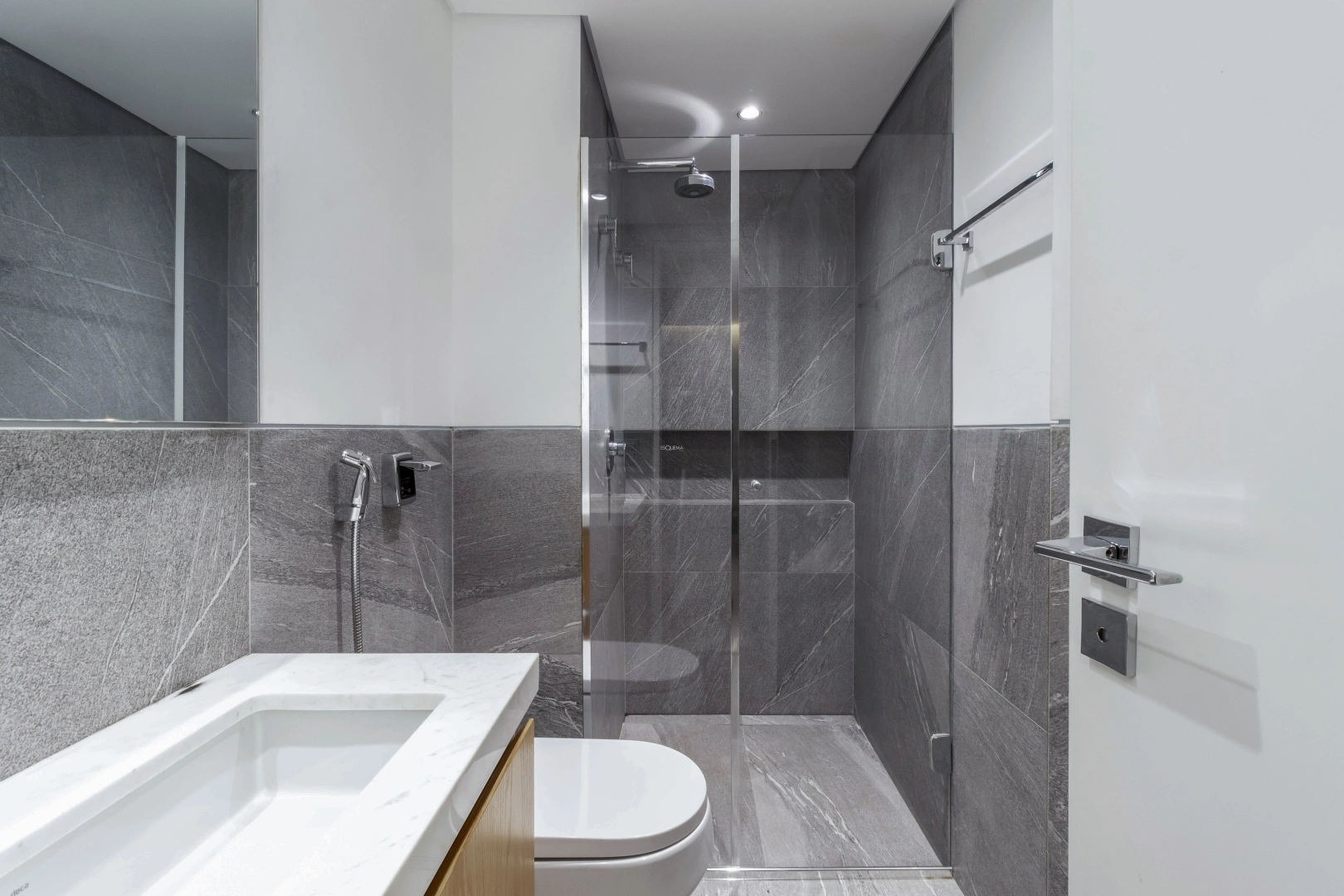 Apartamento com vista e belo living - Imagem 13