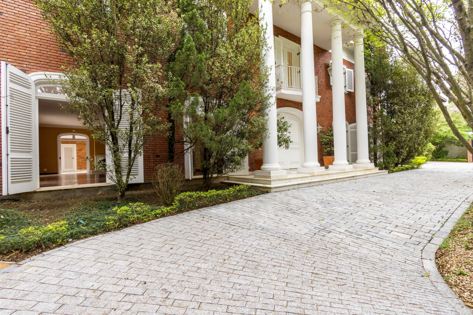 Casa em estilo colonial americano - Imagem 1