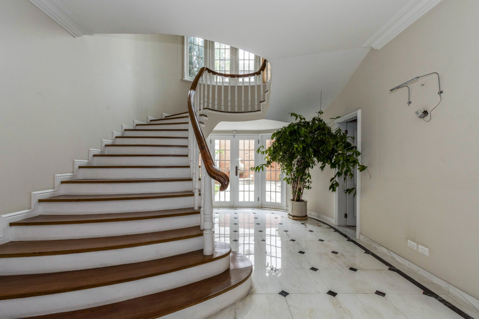 Casa em estilo colonial americano - Imagem 6