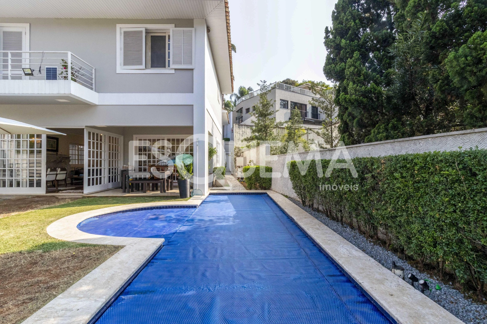 Casa próxima à praça Vinícius de Moraes - Imagem 1