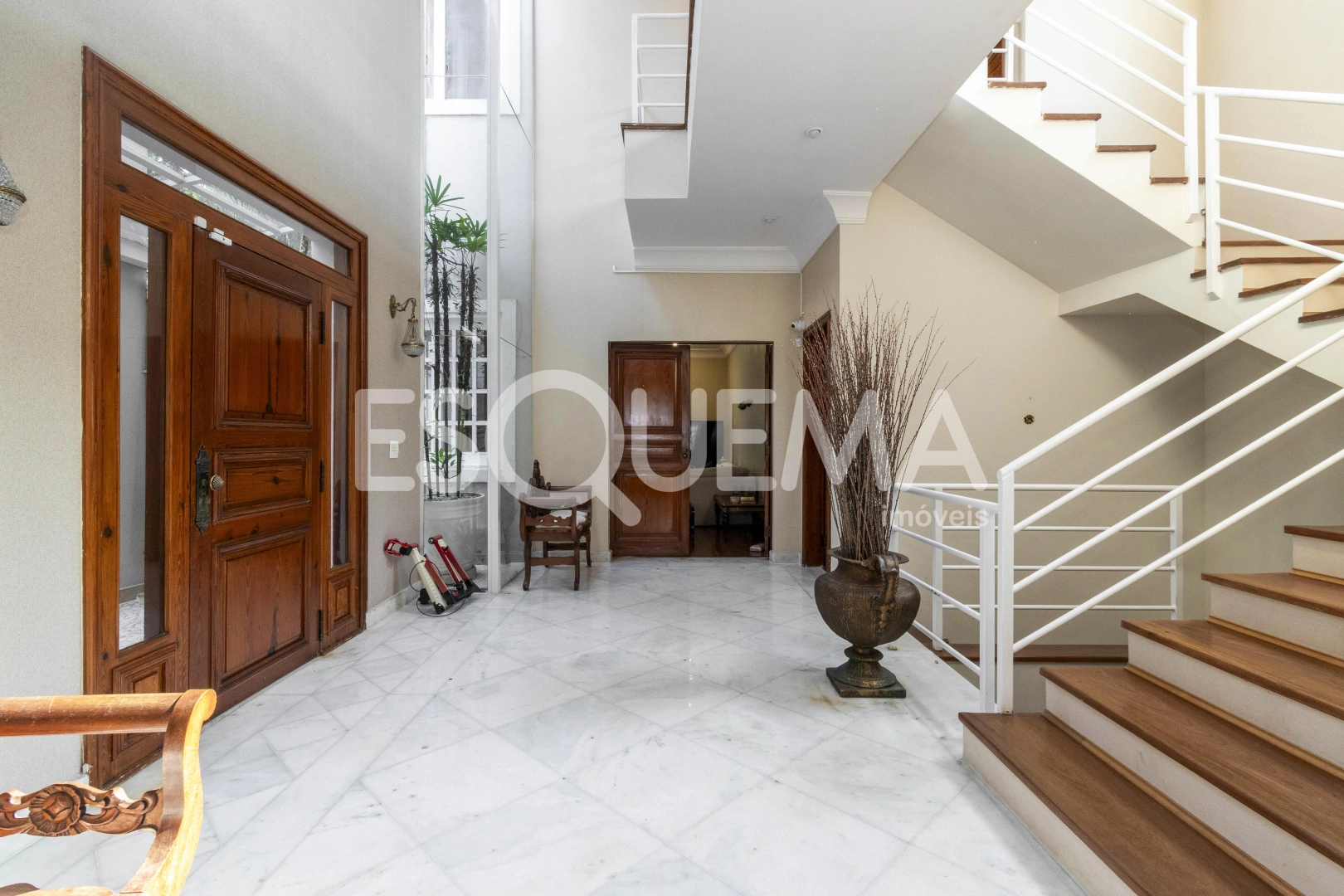 Casa próxima à praça Vinícius de Moraes - Imagem 5