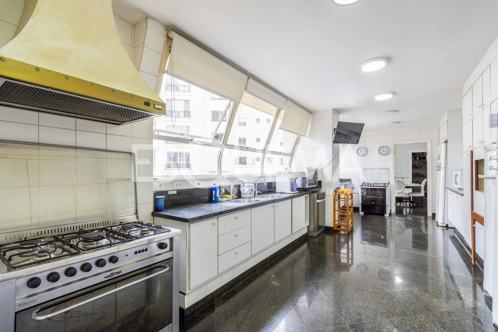 Apartamento amplo e ensolarado - Imagem 15