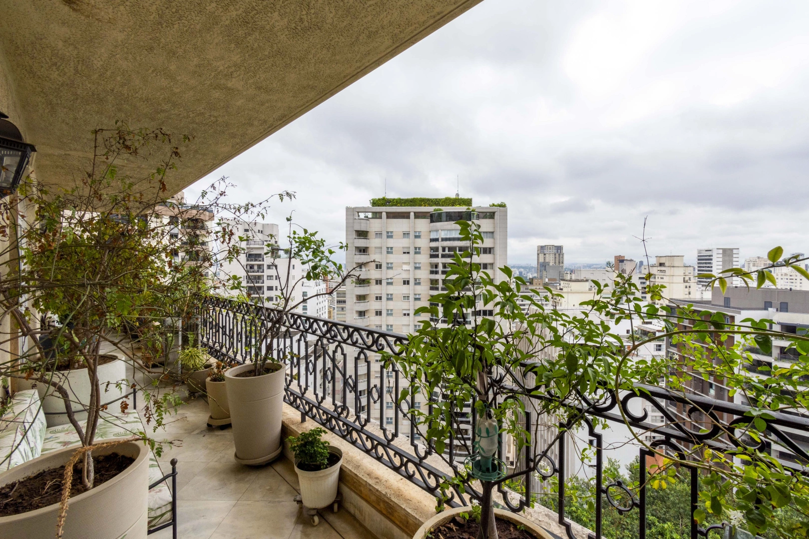 Apartamento amplo e ensolarado - Imagem 2