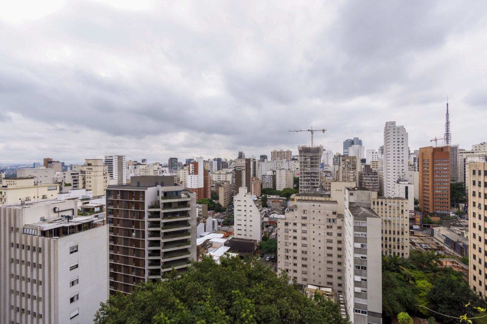 Apartamento amplo e ensolarado - Imagem 9