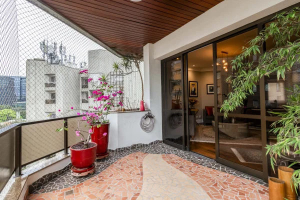 Apartamento reformado com vista privilegiada